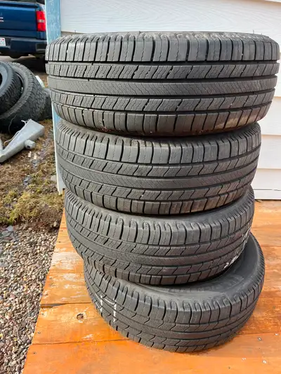 Michelin Defender2 215/60R16. Bought them last spring, have less than 7000kms on them. These come ne...