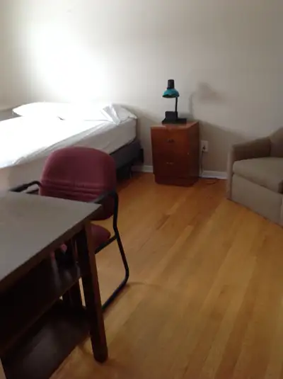 Large fully furnished room for rent in a clean and quiet family home. East end of Ottawa - Near amen...