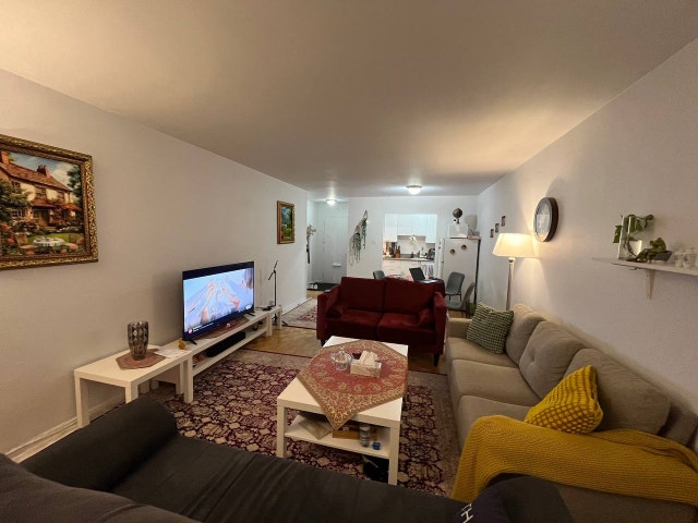 lease transfer one bedroom — photo 1
