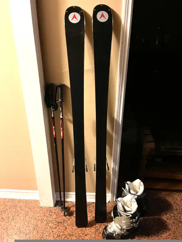 Beautiful 158 Dynastar ski  . Boots. Poles in Ski in Markham / York Region - Image 10