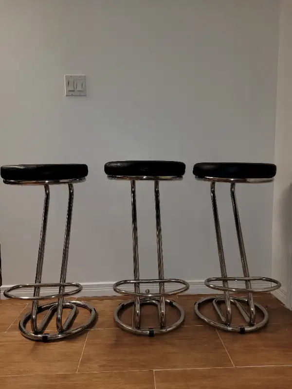 VINTAGE MCM/ART DECO BAUHAUS BLACK LEATHER CHROME BAR STOOLS in Chairs & Recliners in City of Toronto - Image 5