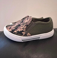 Brand New Carter’s Toddler Boys Slip-On Sneakers size 8