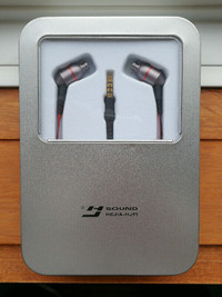 A high quality earphone with two wiring sets