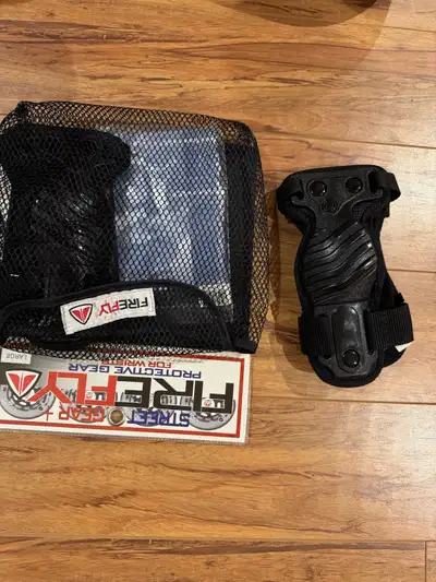 Wrist protection/roller blading, View more