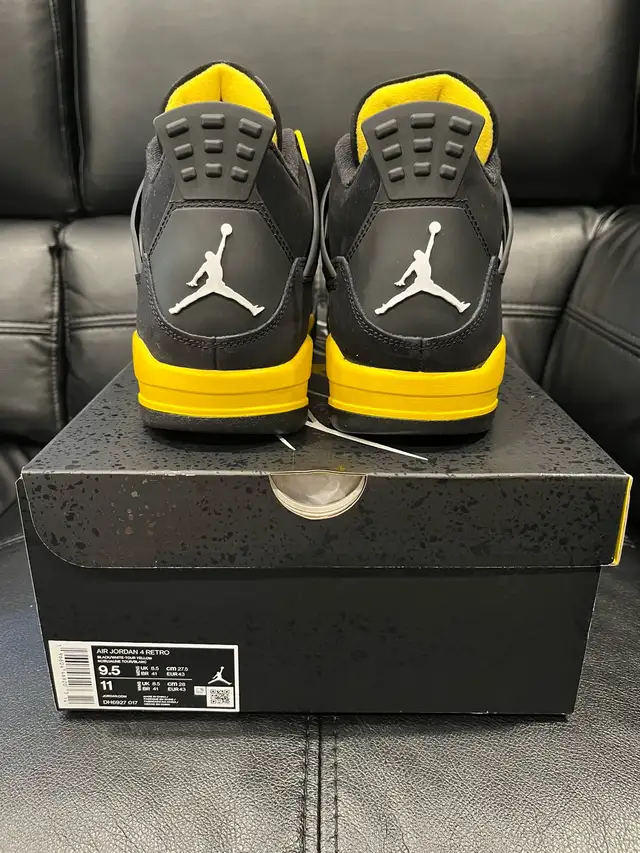 Air Jordan 4 Retro • Thunder • Size 9.5 in Men's Shoes in City of Toronto - Image 3