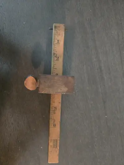 This is a vintage, Canadian made depth gauge from Stanley tools, in great condition for it's age! As...