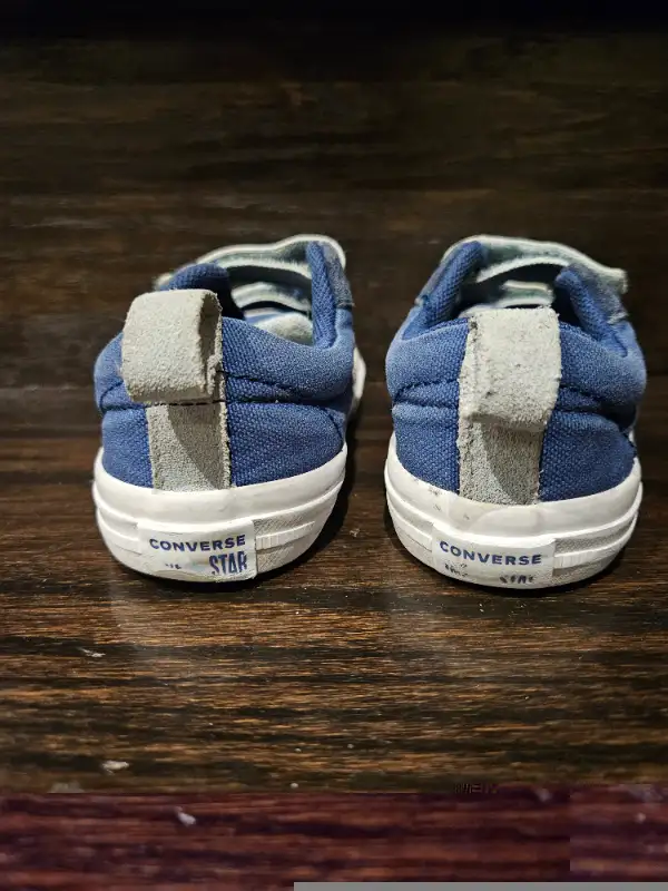 Kids Converse Shoes Size 9 in Kids & Youth in Markham / York Region - Image 6