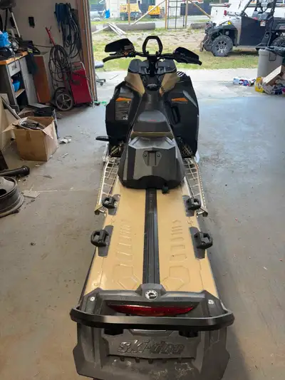 2024 summit x turbo 165 3 inch track. Also has the GPS module so has full GPS function like the 2025...