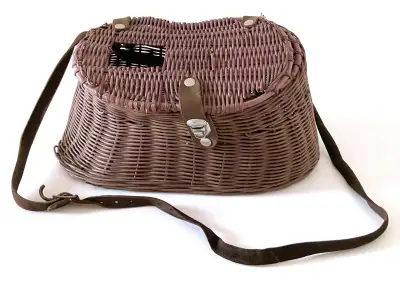 Antiquité. Collection. Panier à pêche en rotin **2, View more