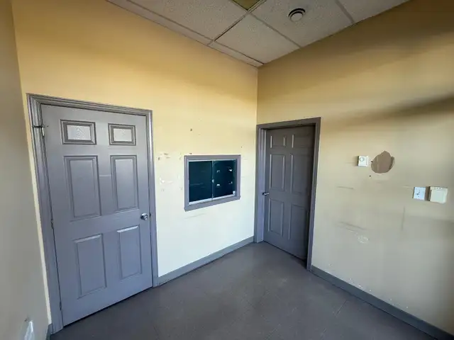 Retail / commercal place for rent in Long Term Rentals in Cornwall - Image 4
