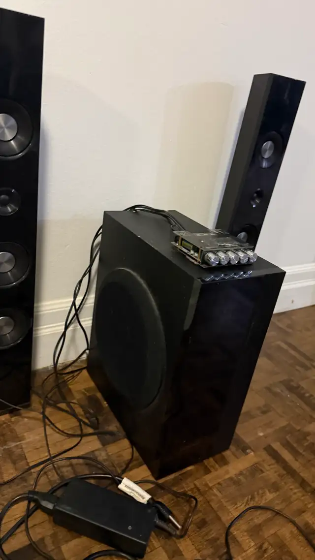 Samsung Speaker System with Subwoofer583287886085498881