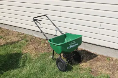 TRADE ME UP! Trade for this gently used like new Scotts Standard Broadcast Spreader. In great condit...
