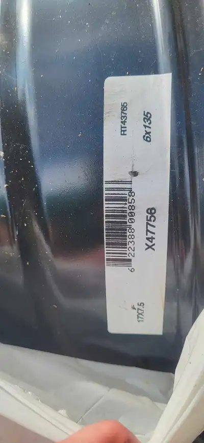 6 bolt 6x135 17x 7.5 Ran 2 winter seasons.