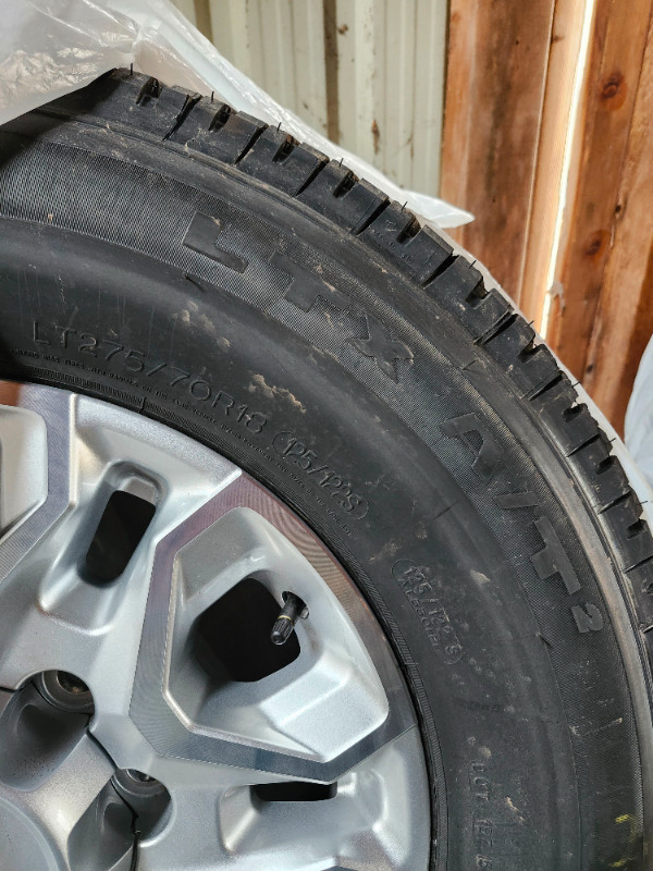 2024 Silverado 2500hd 18in wheel/tire package in Tires & Rims in Hamilton - Image 3