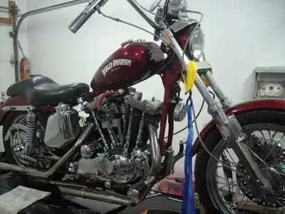 1974 Sportster 1000, has recent paint, carb rebuilt and requires minor work to finish (lights, horn...