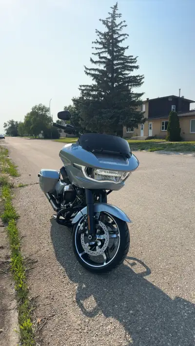 5000km Extended warranty through Redline HD No dings, debts / scratches.