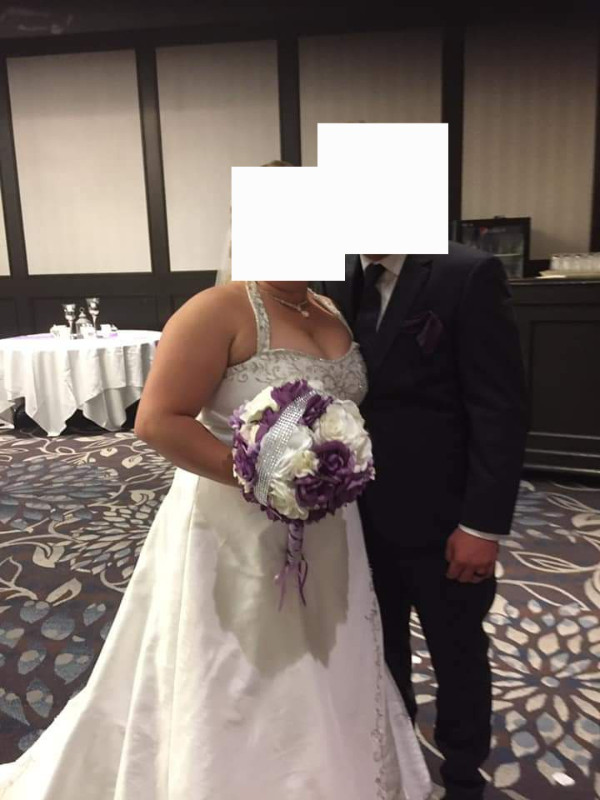 Beautiful white wedding dress plus size 20 in Wedding in Edmonton - Image 3