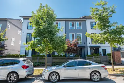 3 Bed+2 Bath townhouse close to Morgan Crossing Shopping Mall