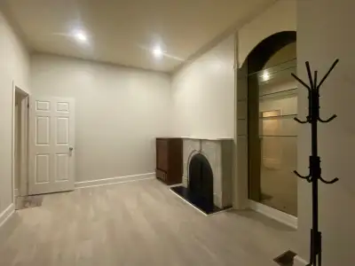 It is 1100sq.ft. with 2 large bed rooms apartment on ground floor of a town-house located in Cabbage...