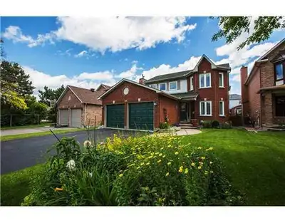 Beautiful, spacious room available in a single house in Greenboro area. Fully furnished, ready to mo...