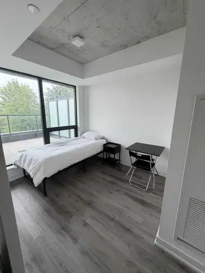 Room for rent. Shared bathroom. New building.