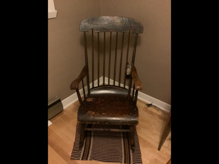 chaise berçante antique dans Chaises, Fauteuils inclinables  à Laval/Rive Nord - Image 2