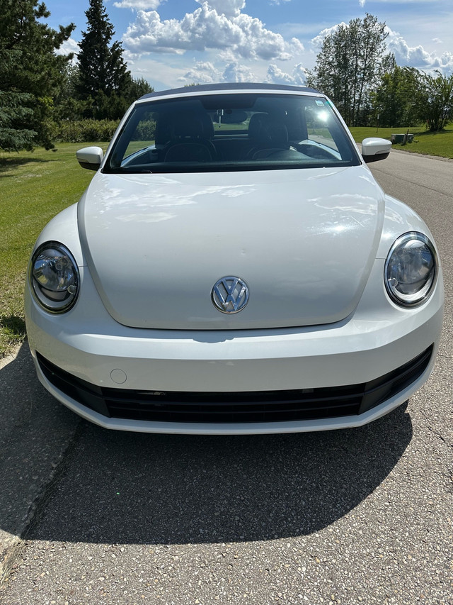 2016 VW Beetle Convertible- Denim Edition in Cars & Trucks in St. Albert - Image 2