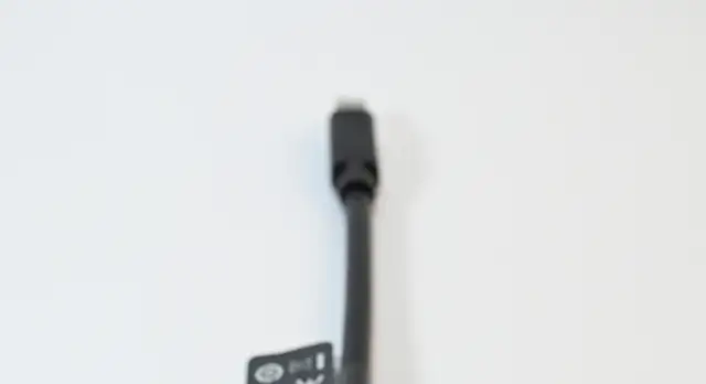 Dell DAYBNBC084 Mini Display Port to VGA Video Monitor Adapter in Cables & Connectors in City of Toronto - Image 6