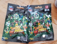 2X NFLPA NFL COLLECTIBLE NFL FIGURES SMALL PROS FOR ONLY $6.