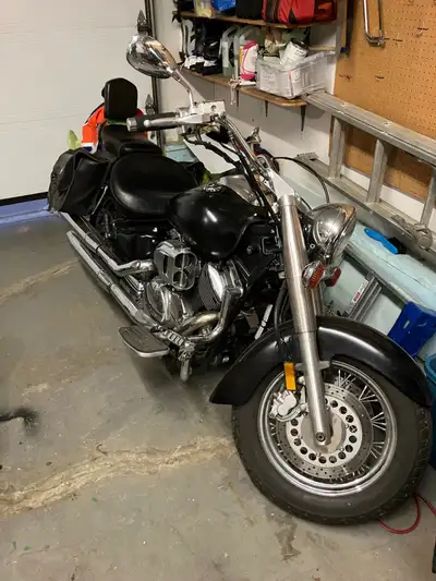 2000 Yamaha vstar 1100 Never bin tiped or in accident/ only selling cause covid put us in debt Scrat...