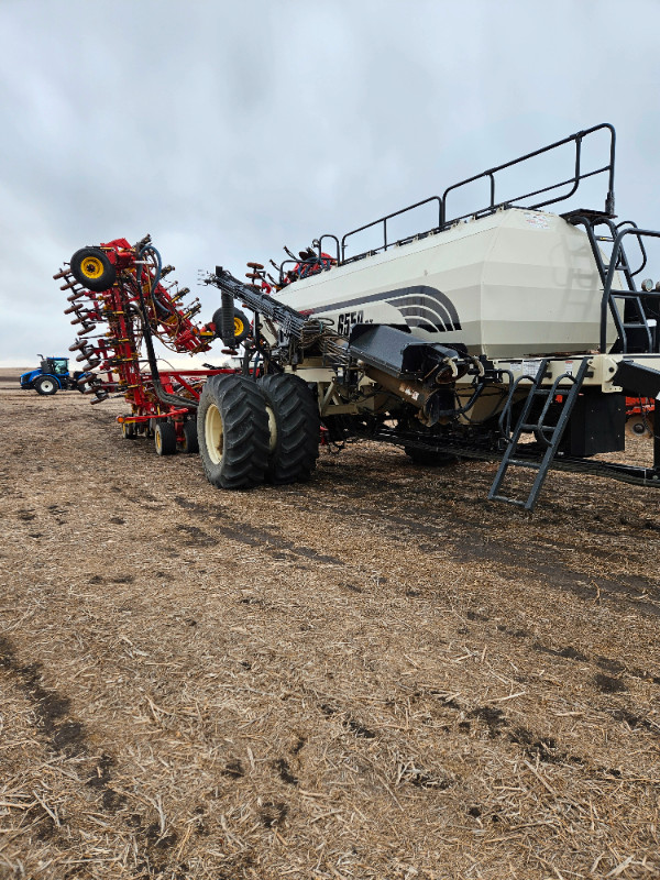 Bourgault 6550 & 63' 5810 in Farming Equipment in Edmonton - Image 2