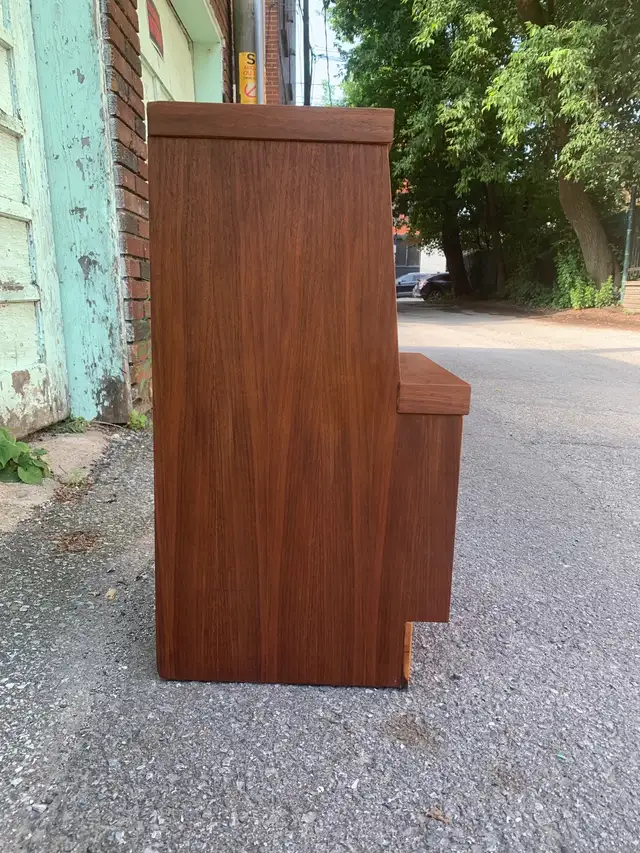 Mid-Century walnut nightstand63240735028481122