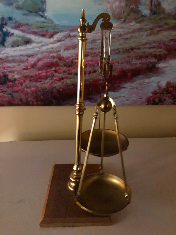 Victorian Large Brass Balance Scale on Wooden Base with Weights in Arts & Collectibles in Ottawa - Image 4