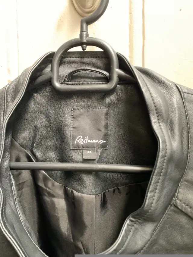 Women’s faux leather bomber jacket in Women's - Tops & Outerwear in Oshawa / Durham Region - Image 4