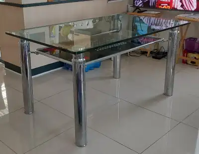 Table de salle à manger /  Dinning Table, View more