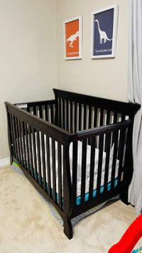 Baby crib with mattress + more 