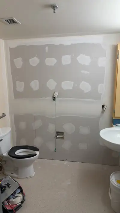 Hi i am offering: Hanging drywall/ mudding drywall Roofing steal or shingle Fence install/ repair Si...