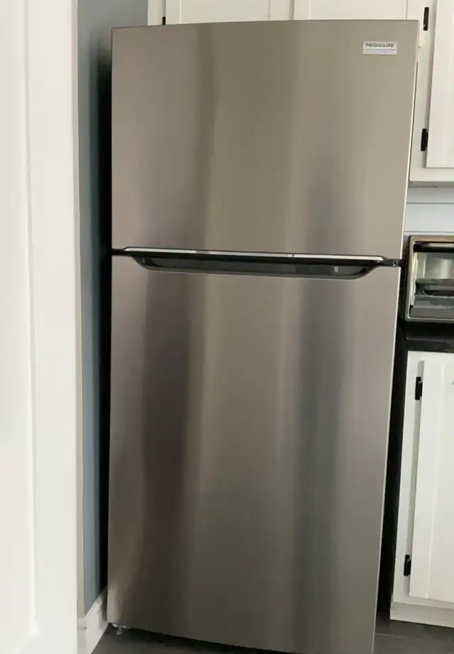 Réfrigérateur- Frigidaire Gallery in Refrigerators in Laval / North Shore - Image 2