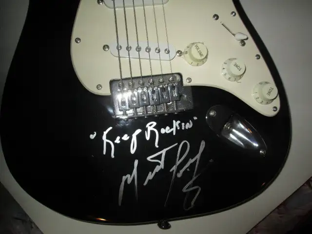 Meat Loaf Signed Fender Guitar - Proof From Private Signing in Arts & Collectibles in Mississauga / Peel Region - Image 5
