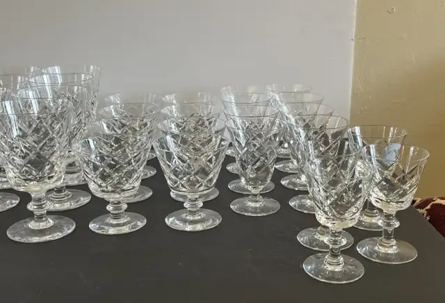 VINTAGE WEBB CORBETT CUT CRYSTAL 40 PC SET STEMMED GLASSES in Kitchen & Dining Wares in City of Montréal - Image 6