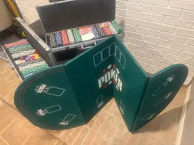 Folding poker top with 2 sets chips