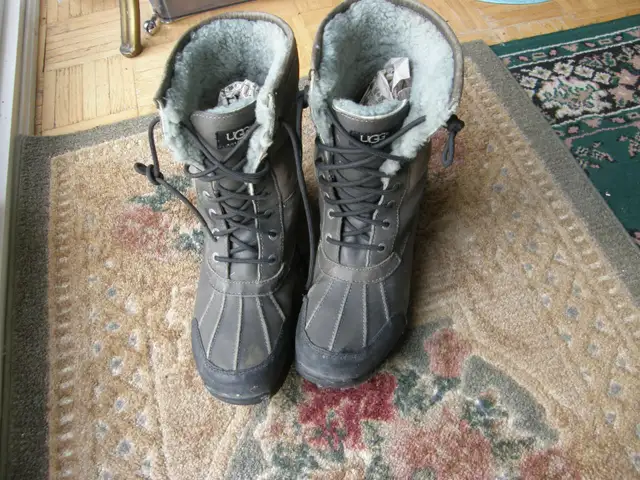 Men's winter boots Uggs, Land's End in Men's Shoes in Markham / York Region - Image 3
