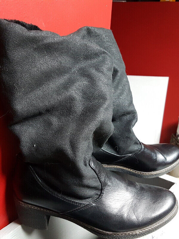 Winter Boots Size 9 in Women's - Shoes in Lethbridge