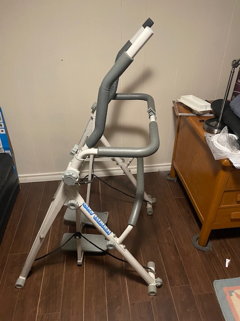 Sky Glider Exercise Machine in Exercise Equipment in Edmonton