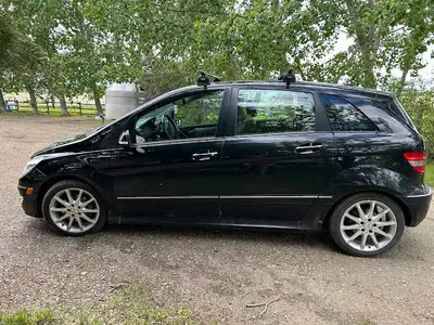 This sporty hatchback combines Mercedes comfort with the practicality of a compact wagon. The turboc...