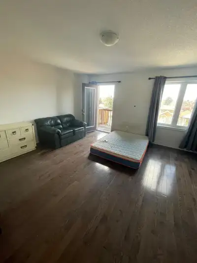 1st Fl,Studio,Eglinton/Keele,Parking,New Home,Young Professional