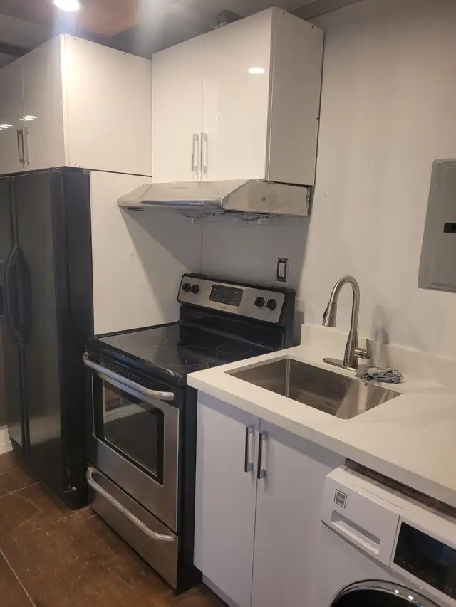 Toronto 2 bedroom unit for $2000