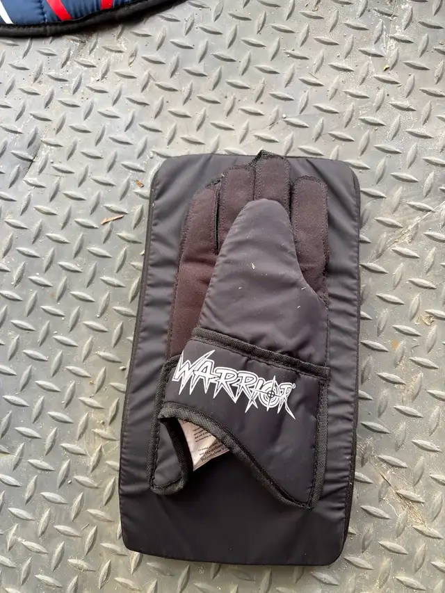 Street hockey goalie gear in Hockey in Mississauga / Peel Region - Image 7
