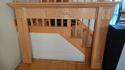 Pour foyer à bois, gaz ou électrique Dimensions 73x50x6 pouces Trou 50x39.5 pouces Chêne, vernis tra...