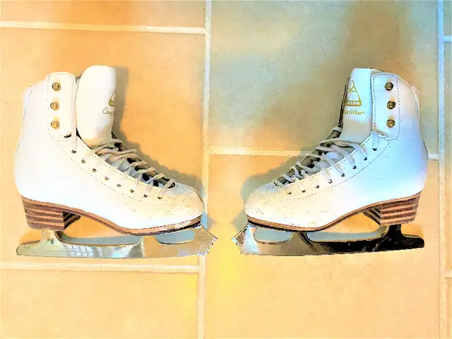 Jackson Competitor Figure Skates Girls Size 1.5 Patins Fille in Skates & Blades in City of Montréal - Image 4